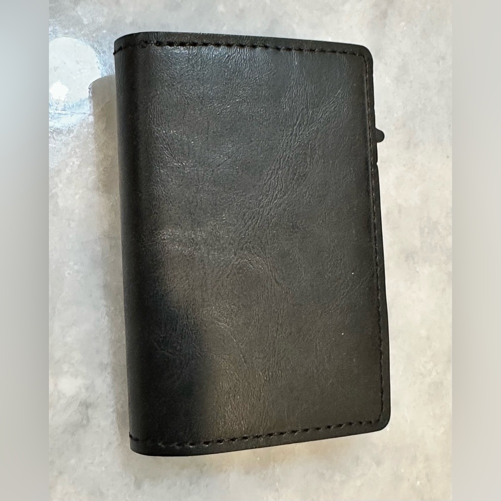 AirTag Wallet Men - Smart Wallet For Men With Tracker and W/ RFID Technology